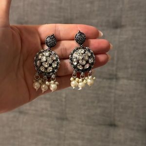 Elegant earrings